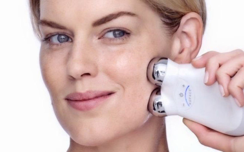 NuFace offers microcurrents to tighten skin
