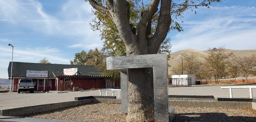 James Dean Memorial on Highway 46: Photo by Mar Yvette