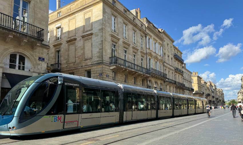 The tram that runs through Bordeaux